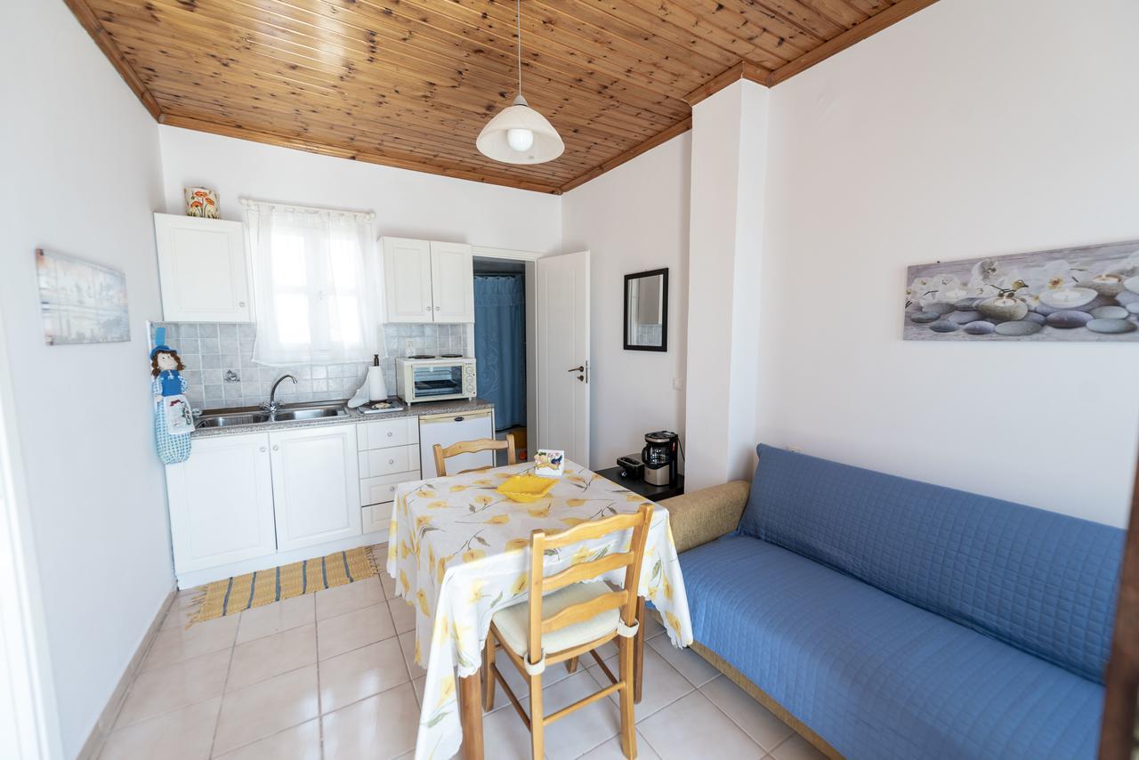 Filoxenia Apartments Chalki Town Eksteriør billede